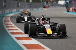 De reactie van George Russell op het incident met Max Verstappen bij Viaplay