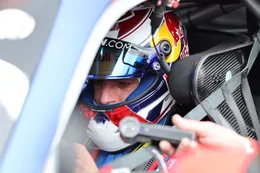 Ongeziene beelden: hoe Verstappen een ramp op de Nürburgring wist te ontwijken