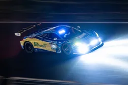 Voormalig F1-coureur verliest Nordschleife-licentie en wordt gediskwalificeerd uit 24 uur van de Nürburgring - maar blijft rijden