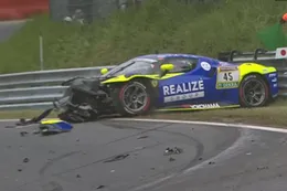 BREAKING: Protegé van Max Verstappen crasht hard uit de 24 uur van de Nürburgring