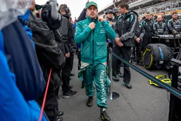 Fernando Alonso is er helemaal klaar mee en gaat volledig achter Max Verstappen staan