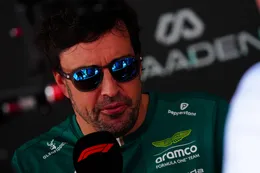 Fernando Alonso laat fans schrikken met verschrikkelijk bericht in Barcelona