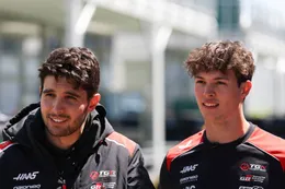 F1-coureur bijt van zich af geruchten over ontslag: 'Kan me geen reet schelen!'