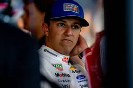 Isack Hadjar heeft spijt na gevecht met Lewis Hamilton
