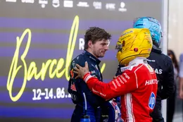 FIA steekt mes in de rug bij Max Verstappen en geeft Lewis Hamilton een enorm motorvoordeel