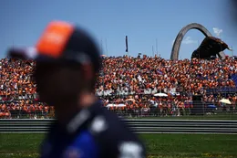 Max Verstappen krijgt enorme verrassing: 'Formule 1 blijft tóch langer in Nederland'