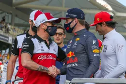 Max Verstappen heeft het voor elkaar en krijgt Kimi Raikkonen aan de praat