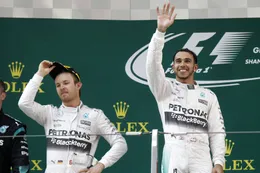 Nico Rosberg ontmaskert Lewis Hamilton na toneelstuk binnen Mercedes