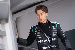 'George Russell veroorzaakt crash en levensgevaarlijke situatie in Monaco'