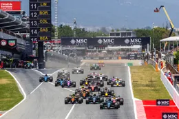 F1-team dat gebruik maakt van Mercedes-motoren deelt steek onder water uit aan Red Bull Powertrains