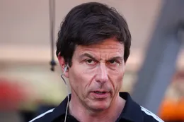 Toto Wolff is boos op de oneerlijke werkwijze van Max Verstappen in de Formule 1