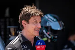 Toto Wolff lovend over Max Verstappen na duel met Kimi Antonelli: 'Hij is het zelf ook!'