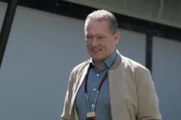 Jos Verstappen in tranen tijdens bruiloft van dochter Victoria