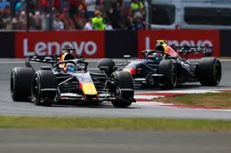 Isack Hadjar gaat tegen Max Verstappen in en laat compleet ander geluid horen