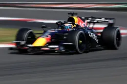 Enorme onthulling: Red Bull laat Max Verstappen crashen in Groot-Brittannië