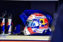 Red Bull zorgt voor schok in paddock: helmen van Max Verstappen gestolen