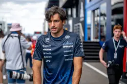 Carlos Sainz slaat om zich heen na incident en legt schuld bij Oscar Piastri: 'Ik zie geen reden om met hem te praten...'