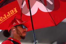 Voormalig F1-teambaas neemt Lewis Hamilton onder vuur: 'Denk dat het Kim Kardashian bevalt'
