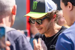 MotoGP-legende Valentino Rossi is doodsbang voor Max Verstappen: 'Ik wil nooit met hem vechten'
