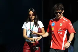 Charles Leclerc gaat in op hilarische 'fetisj' van zijn vrouw: 'Ik wist niets van deze hobby'