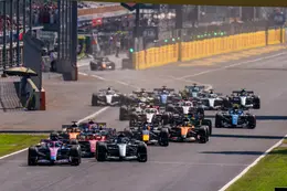 F1-team stapt naar de FIA en wil straf zien na actie van Red Bull-coureur