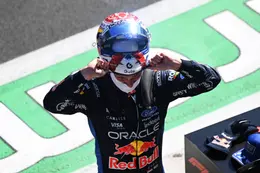 Max Verstappen maakt Lewis Hamilton met de grond gelijk op boordradio in Spanje