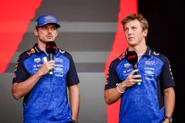 Max Verstappen wijst naar opmerkelijke prestaties Liam Lawson en legt groot probleem bloot