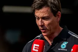 Toto Wolff verliest jaren van zijn leven door rijstijl Kimi Antonelli: 'Deze grijze haren...'