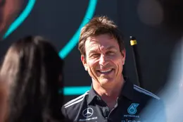 Toto Wolff komt met opmerkelijke reactie na pikant gesprek met Fernando Alonso