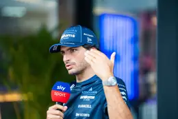 Carlos Sainz houdt zich niet in en zet de Formule 1 op zijn plek na schandalige vertoning in Maleisië