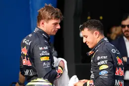 Isack Hadjar met zijn handen in het haar door de race van Max Verstappen