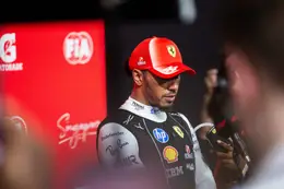 Paniek bij Ferrari: Lewis Hamilton wordt plots niet goed, teambaas Vasseur is woest