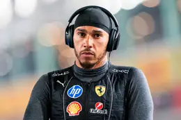 Relatie tussen Lewis Hamilton en Ferrari onder hoogspanning: 'Hij vertrouwt het team niet'
