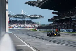 FIA past startopstelling GP Bahrein in Maleisië direct aan en zet Red Bull-coureurs naar achteren