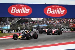 Charles Leclerc kan zijn ogen niet geloven na het zien van Max Verstappen