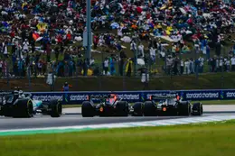 Max Verstappen doet bizarre onthulling over FIA-probleem: 'Dat schakelen ze het uit'