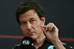 Toto Wolff hint naar oneerlijke behandeling van de teamgenoten van Max Verstappen