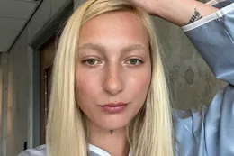 Moeder van S10 deelt schokkende update over gevallen tweelingbroer
