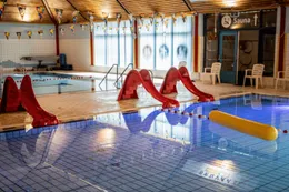 Gelderland: Stagiair (20) verdacht van schokkende handelingen met kleuters tijdens zwemles