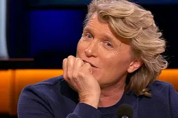 Hans Klok zwaargewond na mislukte act met zwaarden (BEELDEN)