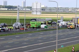 A4: Meerdere gewonden na groot ongeluk met Flixbussen