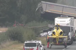Dode en gewonden na ernstig ongeluk met vier vrachtwagens op snelweg