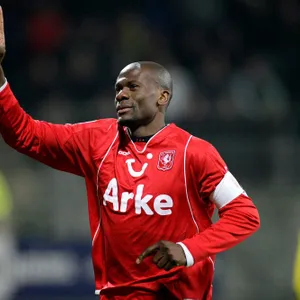 Nkufo gaat geheel nieuwe uitdaging aan en wordt hoofdtrainer bij ambitieuze Zwitserse club