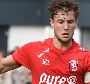 FC Twente in lastige positie met contract rechtsback