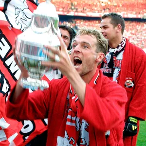 Bijzonder: Bekerwinnaar FC Twente wordt bondscoach via Facebook