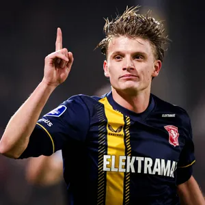 Steijn bereikt nieuwe mijlpaal in race om Eredivisie-topscorer, De Jong komt in vizier