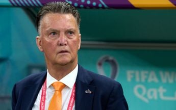 Louis van Gaal pakt Ajax-legend hard aan in kleedkamer (VIDEO)