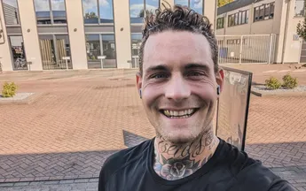 Man gearresteerd na ernstige bedreigingen Douwe Bob