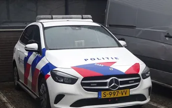 't Gooi: Meerdere politieauto's vernietigd na bizarre achtervolging