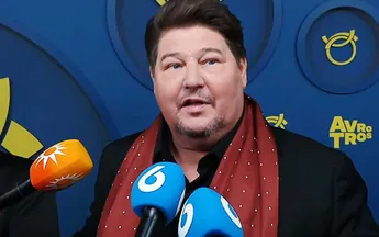 Martijn Krabbé wint Televizier Ring en geeft emotionele speech